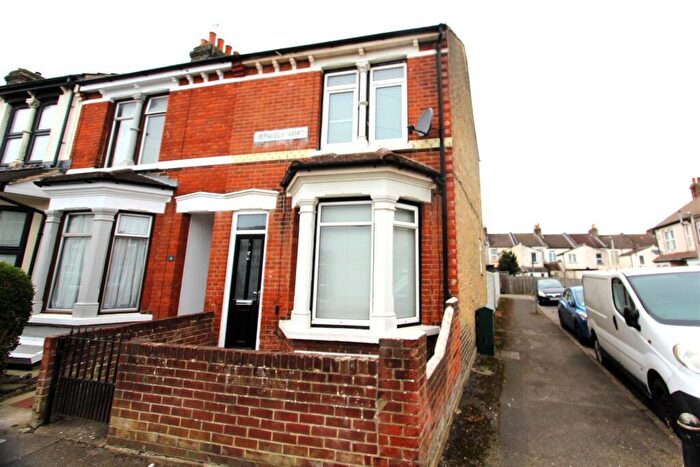 3 Bedroom End Of Terrace House For Sale In Jezreels Road, Gillingham, ME7