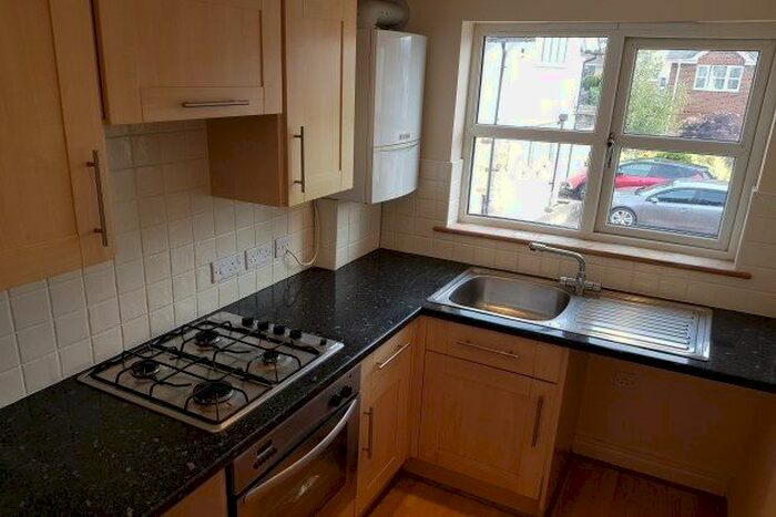 2 Bedroom Flat To Rent In Lake Hill, Sandown, PO36