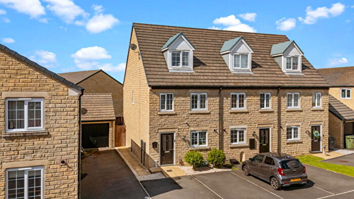3 Bedroom Town House For Sale In Blacksmith Way, Huddersfield, HD3