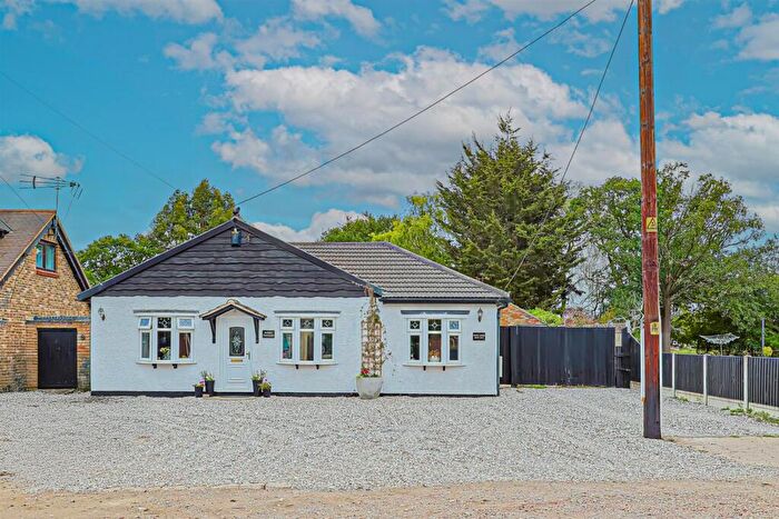 4 Bedroom Detached Bungalow For Sale In Ethelbert Road, Rochford, SS4