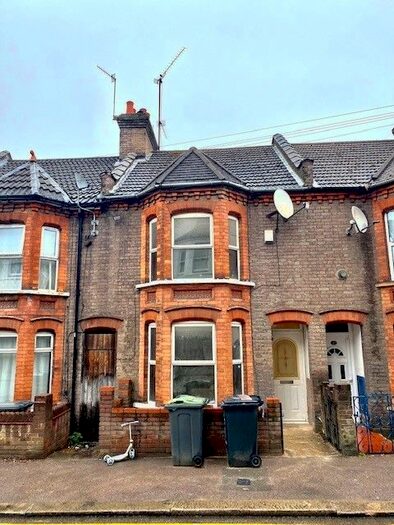 4 Bedroom Terraced House To Rent In Ashburnham Road, Luton, LU1