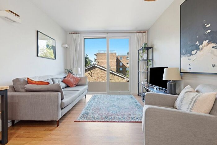 1 Bedroom Flat For Sale In Mountearl Gardens, Streatham, SW16