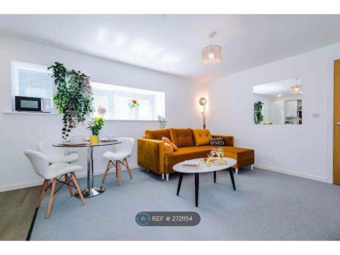 2 Bedroom Flat To Rent In Viaduct Road, Leeds, LS4