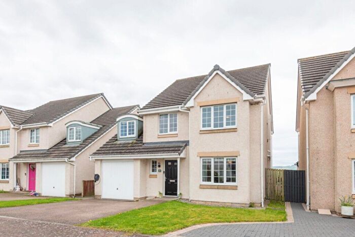 5 Bedroom Detached House For Sale In Meadowview Place, Inchture, Perth, PH14