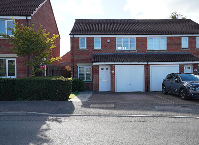 3 Bedroom Semi-Detached House For Sale In Daisy Hill, Morley, Leeds, LS27
