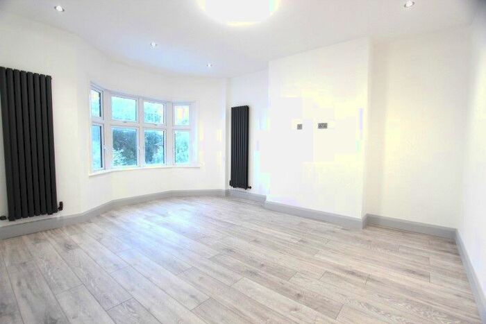 2 Bedroom Flat To Rent In Caversham Avenue, London, N13
