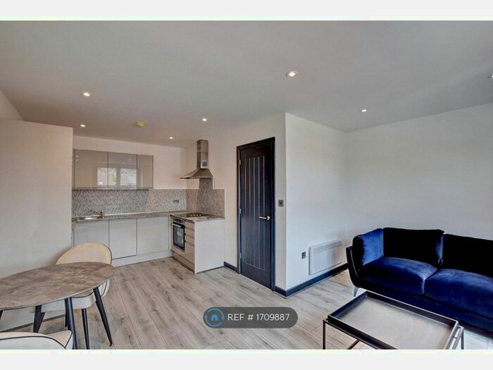1 Bedroom Flat To Rent In Trinity Apartments, Leeds, LS13