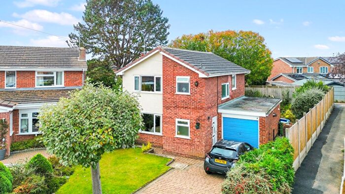 4 Bedroom Detached House For Sale In Hickory Close, Woolston, WA1