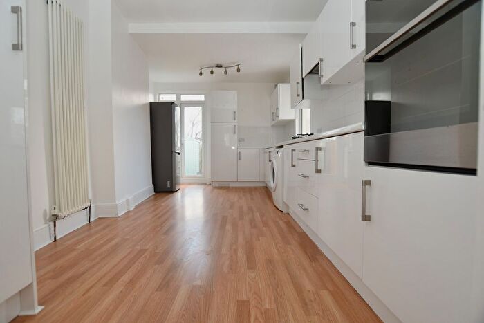 3 Bedroom Semi Detached House For Sale In Elmgrove Road, Croydon, CR0