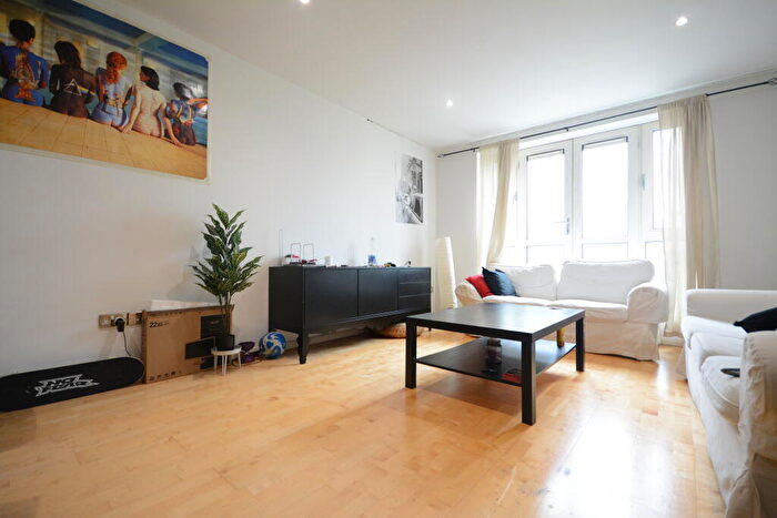 2 Bedroom Apartment To Rent In Adams Walk, NG1