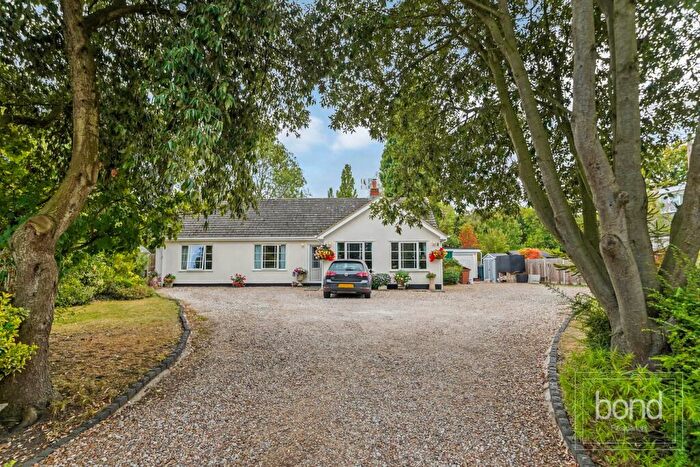 3 Bedroom Detached Bungalow For Sale In Woodhill Road, Sandon, Chelmsford, CM2