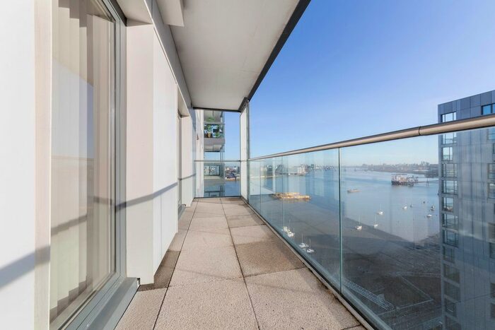 2 Bedroom Flat To Rent In City Peninsula, Barge Walk, Greenwich, London, SE10