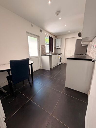 3 Bedroom End Of Terrace House To Rent In Tudor Road, Leicester, LE3