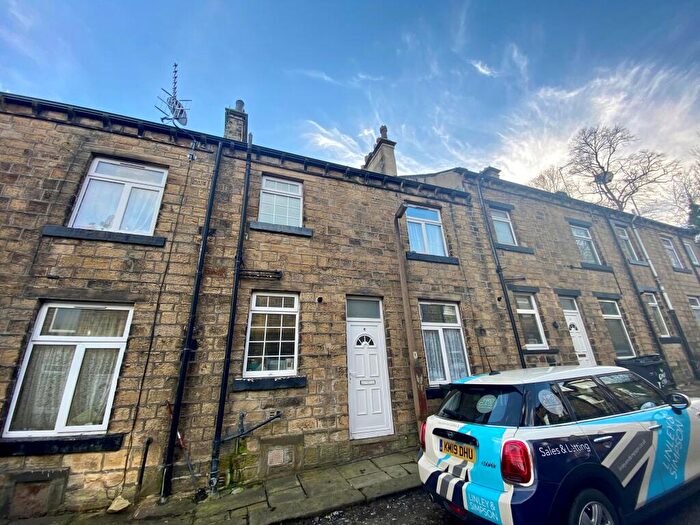 2 Bedroom House To Rent In Emerald Street, Keighley, West Yorkshire, Uk, BD22