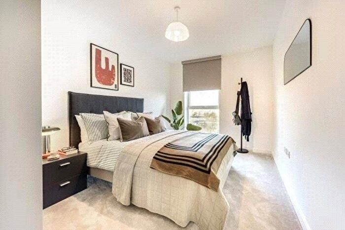 2 Bedroom Flat To Rent In Orion House, Ermine Way, Maidenhead, SL6