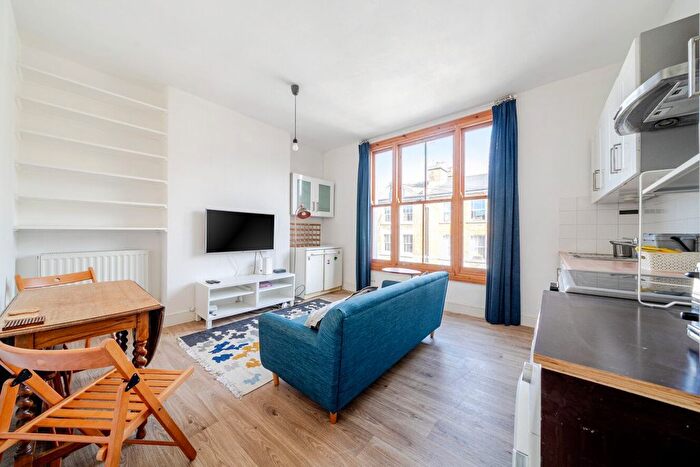 2 Bedroom Flat For Sale In Pomfret Road, Camberwell, London, SE5