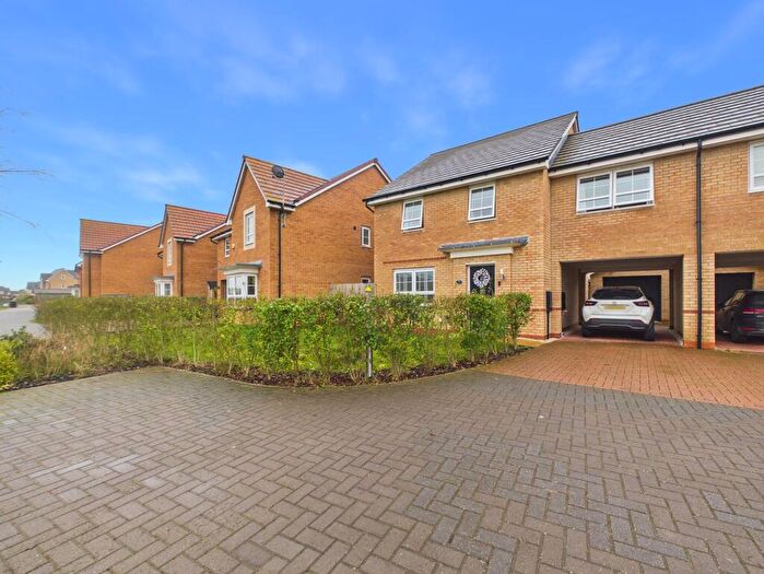 4 Bedroom Link Detached House For Sale In Broadstone Drive, Hampton Water, PE7