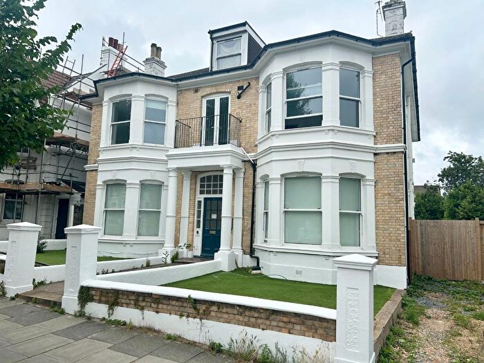 2 Bedroom Flat To Rent In Hove Park Villas, Hove, BN3