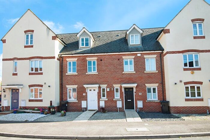 3 Bedroom Terraced House For Sale In Gloucester Avenue, Shinfield, Reading, RG2