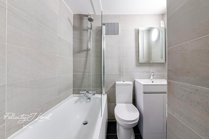 1 Bedroom Apartment For Sale In Fairfield Road, London, E3