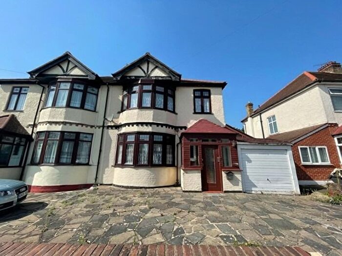 3 Bedroom Semi-Detached House To Rent In Havering Road, Romford, RM1