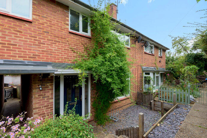 4 Bedroom House To Rent In Cobb Road, Berkhamsted, HP4
