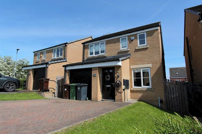 3 Bedroom Detached House To Rent In Alder Road, Whinmoor, Leeds, LS14