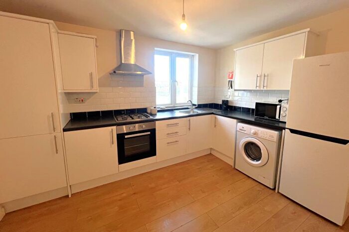 2 Bedroom Flat To Rent In Woking, Surrey, GU21