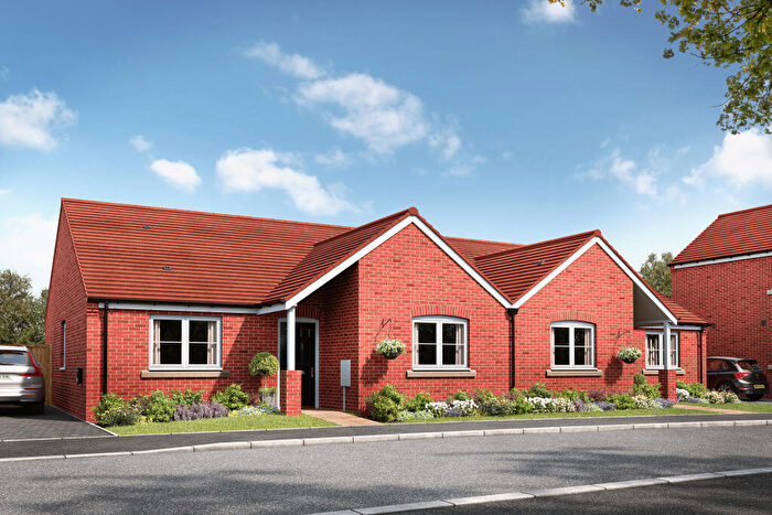 3 Bedroom Semi-Detached House For Sale In Thenford Road, OX17