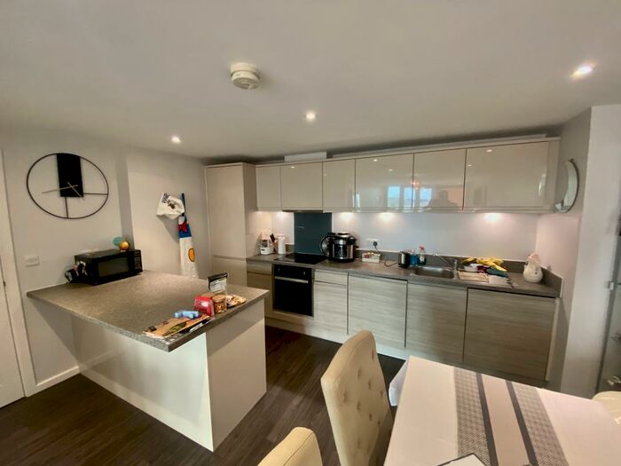 2 Bedroom Apartment To Rent In Marco Island, Nottingham, NG1