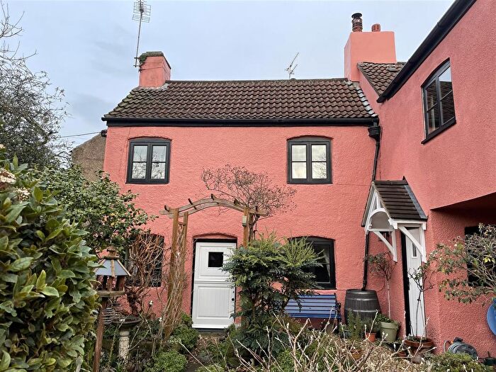 3 Bedroom Cottage For Sale In Kingshill, Nailsea, BS48