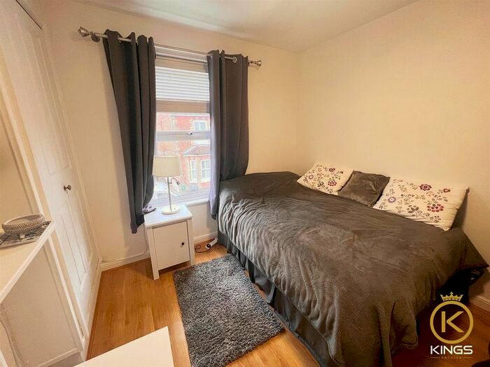 5 Bedroom Semi-Detached House To Rent In Gardner Road, Guildford, GU1