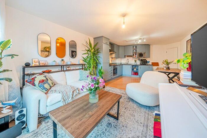1 Bedroom Property For Sale In Falcon Road, Battersea, London, SW11