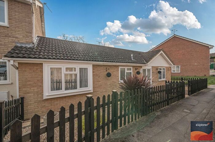 3 Bedroom Semi Detached Bungalow For Sale In Lutton Close, Lower Earley, RG6