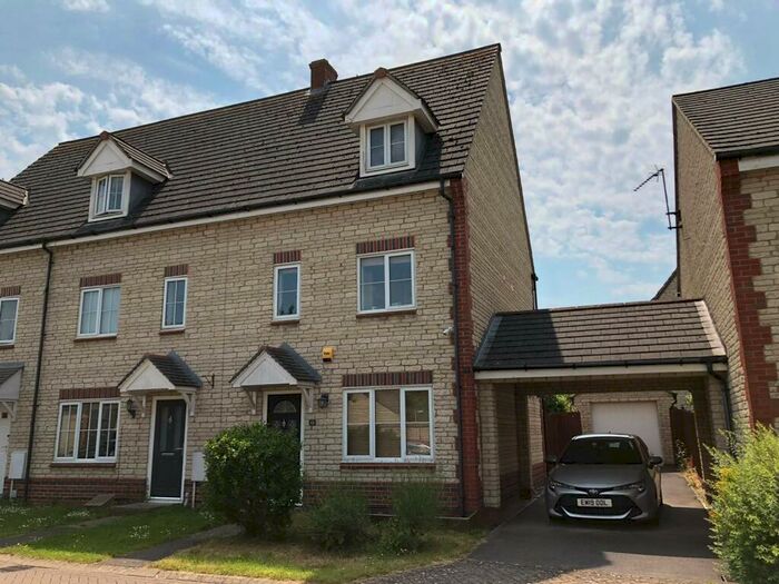 4 Bedroom Semi-Detached House To Rent In Goldfinch Close, Bicester, OX26