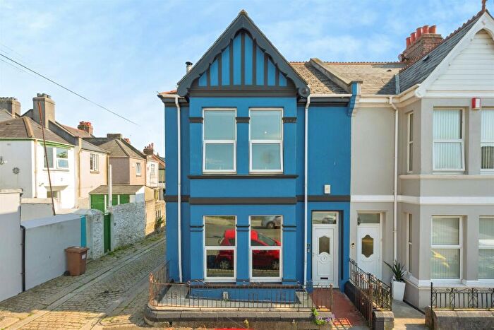 4 Bedroom End Of Terrace House For Sale In Warren Street, Plymouth, PL2