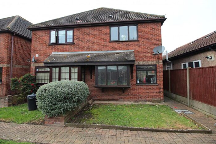 1 Bedroom Semi Detached House For Sale In Benjamin Court, Betterton Road, Rainham, RM13