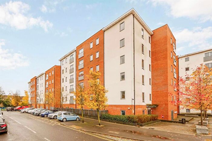 2 Bedroom Flat For Sale In Taywood Road, Northolt, UB5