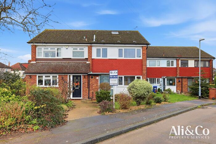 4 Bedroom Semi Detached House For Sale In Waverley Gardens, Grays, RM16