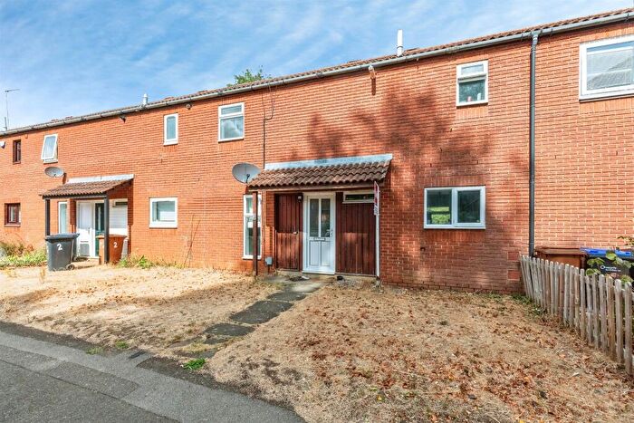 3 Bedroom Terraced House For Sale In Higgins Square, Northampton, NN4