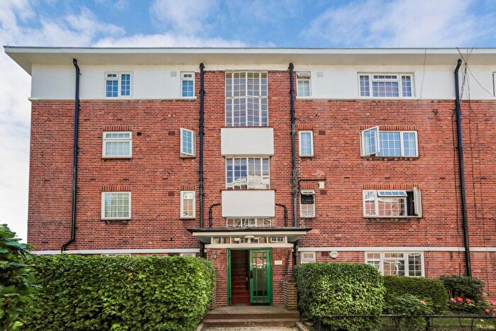 1 Bedroom Flat To Rent In Churchfields, London, E18