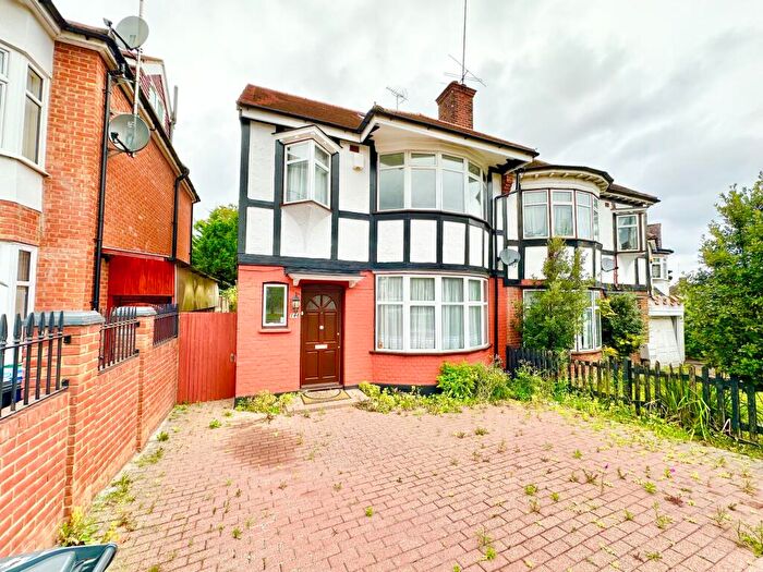 5 Bedroom Semi-Detached House To Rent In Nether Street, London, N3