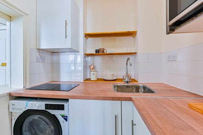 1 Bedroom Flat To Rent In Earls Court, Chelsea, London, SW10