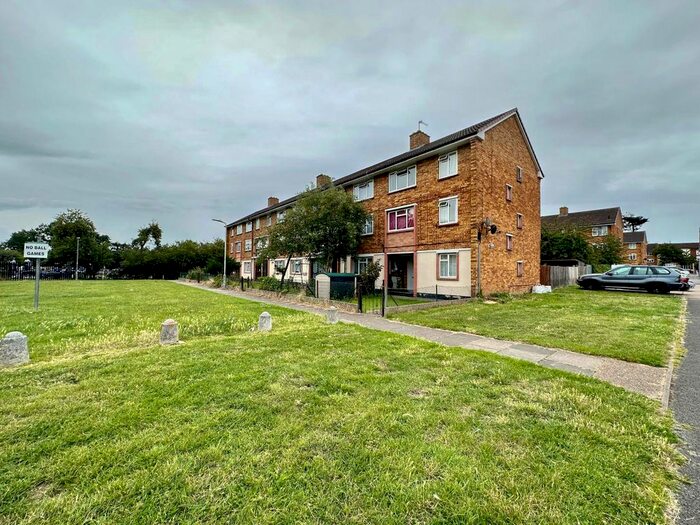 3 Bedroom Town House To Rent In Laurel Lane, West Drayton, UB7