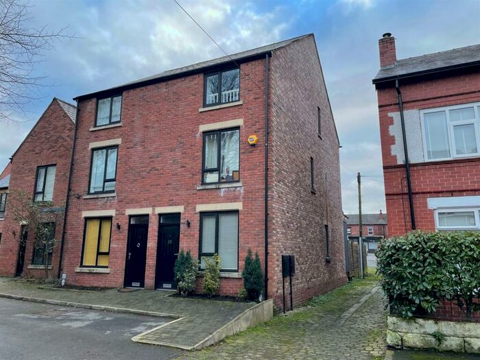 4 Bedroom Semi-Detached House To Rent In Elverston Street, Northenden, M22