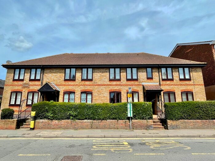 1 Bedroom Flat To Rent In St. Christophers, High Street, Lingfield, RH7