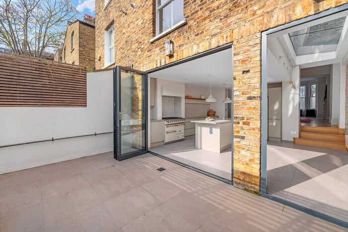 4 Bedroom Terraced House To Rent In Stockwell Park Road, London, SW9