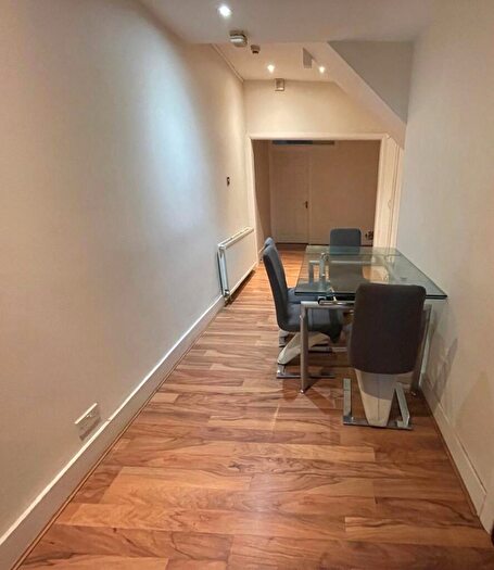 1 Bedroom Flat To Rent In A High Road, North Finchley, N12