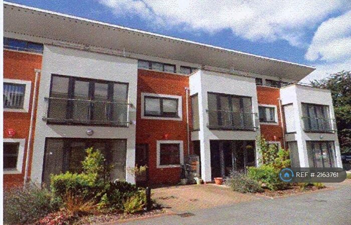 2 Bedroom Flat To Rent In Skyline Mews, High Wycombe, HP12