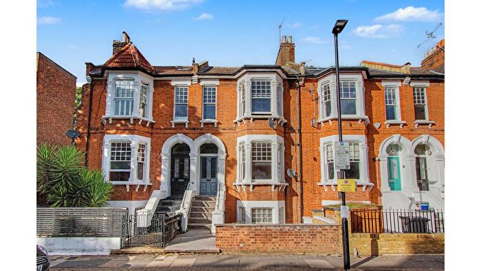 3 Bedroom Flat For Sale In Flat A, Poets Road, Highbury, London, N5